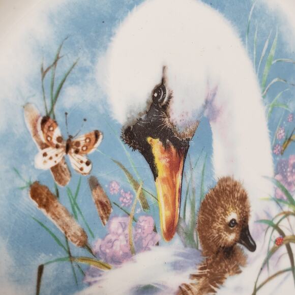 1975 Avon Gently Moments Goose + Gosling Gold-Trimmed Christmas Plate - Picture 6 of 7